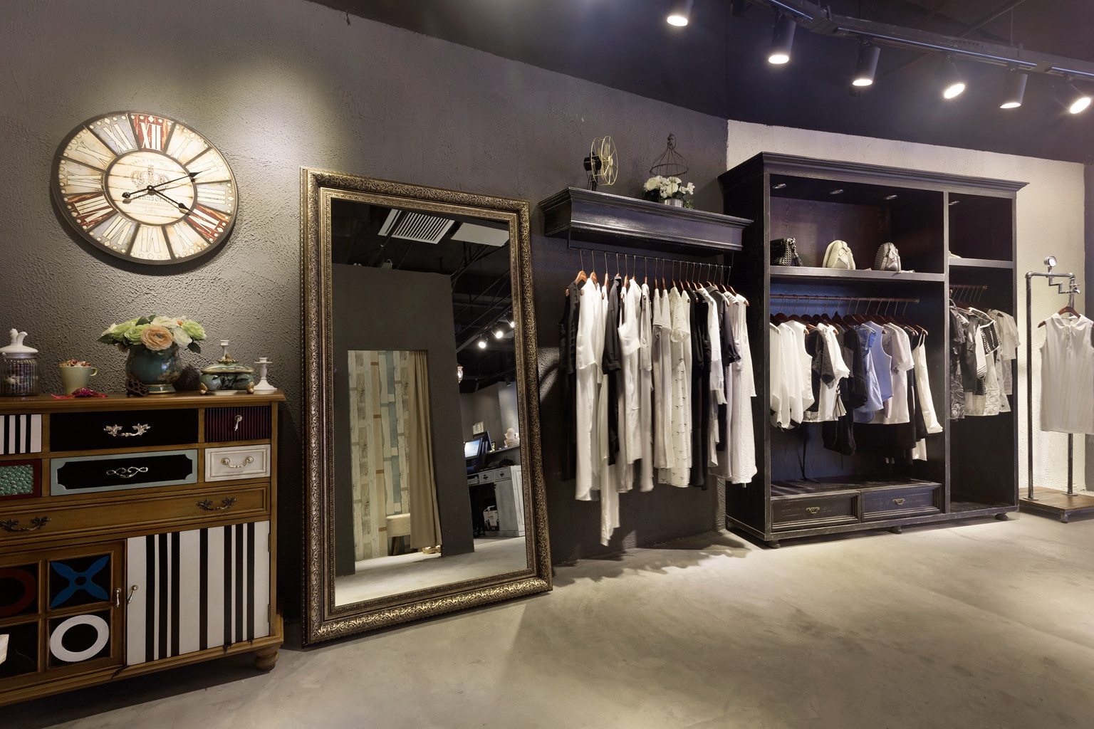 loft風(fēng)格女裝店裝修設(shè)計-第3張圖片-上海古都建筑設(shè)計集團 loft風(fēng)格女裝店裝修設(shè)計-第3張圖片-上海古都建筑設(shè)計集團