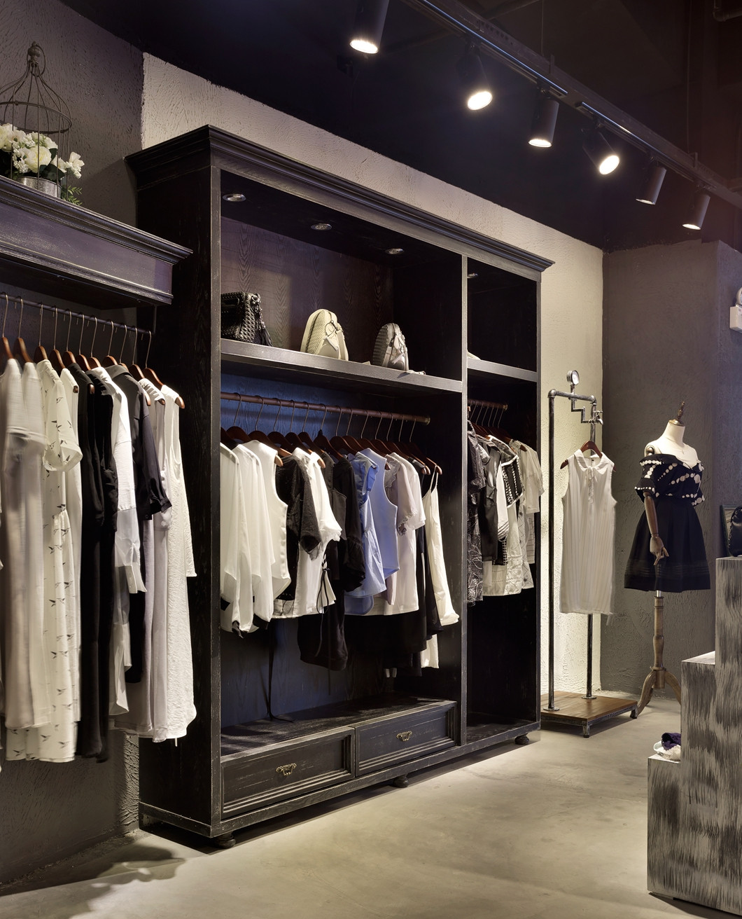 loft風(fēng)格女裝店裝修設(shè)計-第6張圖片-上海古都建筑設(shè)計集團 loft風(fēng)格女裝店裝修設(shè)計-第6張圖片-上海古都建筑設(shè)計集團